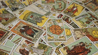 What to Know About Free 3-Card Tarot Readings: Understanding and Analysis of Signs and Layouts