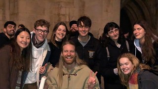 Sam Ryder thrills students with impromptu street performance