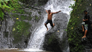 Bombing: when water sports meets the spiritual