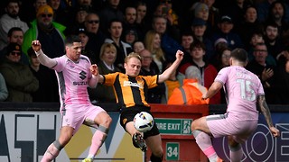 Controversial penalty denies U's victory in top-of-the-table tussle