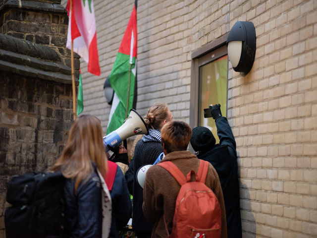 Pro-Palestinian protesters disrupt Barclays event