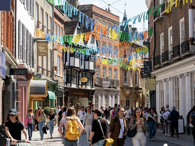 News in Brief: royal rendezvous, rated restaurants, and river runaways