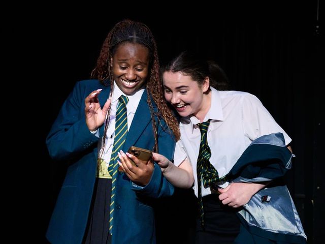 Loos Loos: an unflinching gaze at teenage girlhood