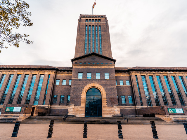 The 'magnificent erection' of the University Library