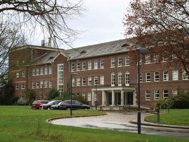 Dons warn PM about Vet School closure